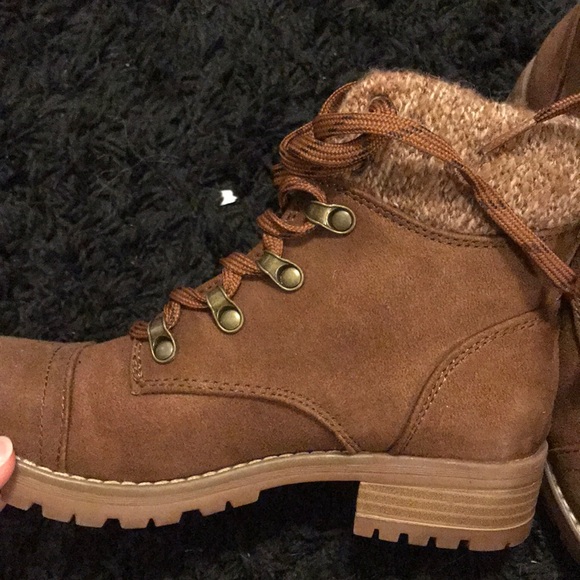 Brown boots - Picture 2 of 4